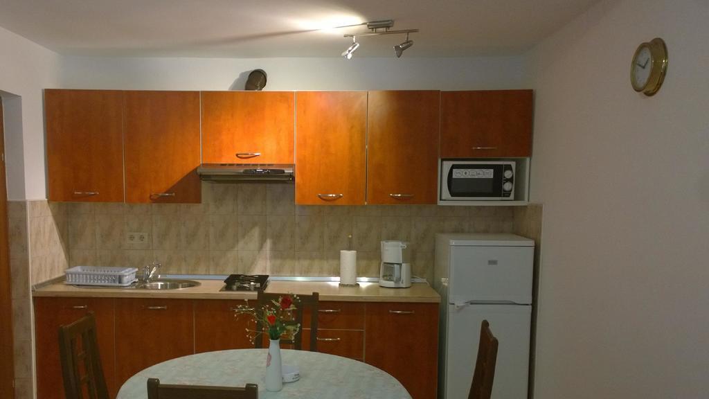 Vila Jadranka Apartments And Rooms Omisalj Room photo